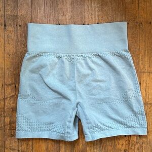 Compression short under butt contour